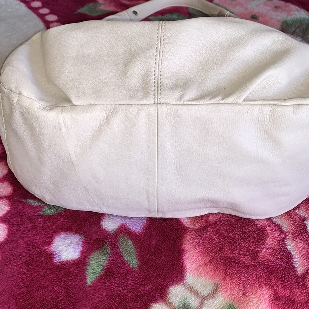 B Makowsky Shoulder Bag - Picture 3 of 14